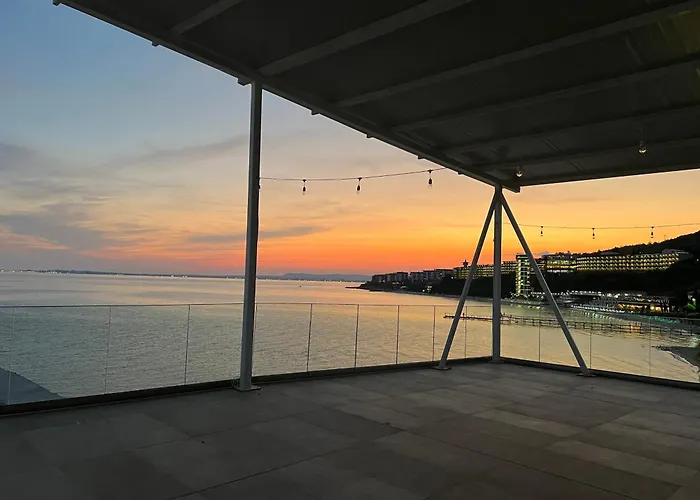 塔里那海滩公寓式酒店 4* 埃勒尼特