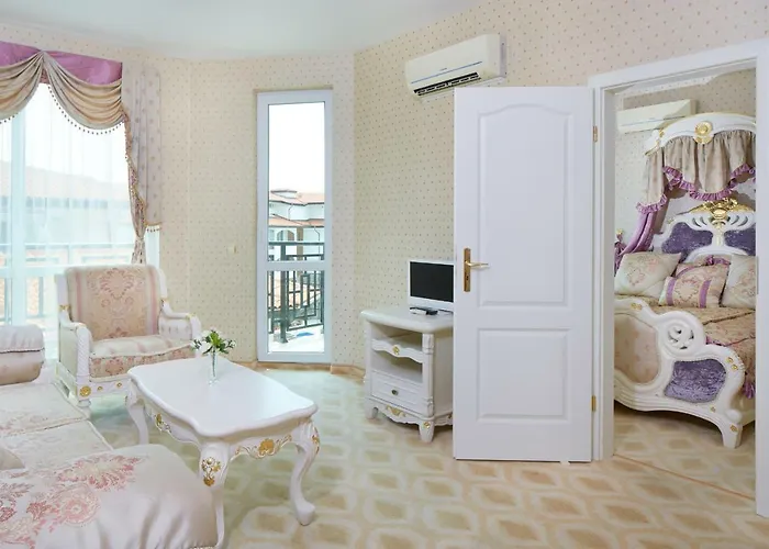 塔里那海滩公寓式酒店 4* 埃勒尼特